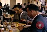 Immagine di I funzionari della NATO il pranzo e discussioni Parigi Francia, 1961, secondo 29 filmato di repertorio 65675034030