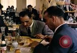 Immagine di I funzionari della NATO il pranzo e discussioni Parigi Francia, 1961, secondo 31 filmato di repertorio 65675034030