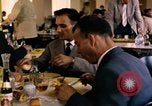 Immagine di I funzionari della NATO il pranzo e discussioni Parigi Francia, 1961, secondo 33 filmato di repertorio 65675034030