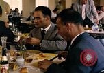 Immagine di I funzionari della NATO il pranzo e discussioni Parigi Francia, 1961, secondo 34 filmato di repertorio 65675034030