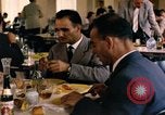 Immagine di I funzionari della NATO il pranzo e discussioni Parigi Francia, 1961, secondo 36 filmato di repertorio 65675034030