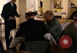 Immagine di I funzionari della NATO il pranzo e discussioni Parigi Francia, 1961, secondo 46 filmato di repertorio 65675034030