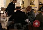 Immagine di I funzionari della NATO il pranzo e discussioni Parigi Francia, 1961, secondo 47 filmato di repertorio 65675034030