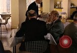 Immagine di I funzionari della NATO il pranzo e discussioni Parigi Francia, 1961, secondo 48 filmato di repertorio 65675034030