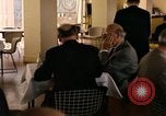 Immagine di I funzionari della NATO il pranzo e discussioni Parigi Francia, 1961, secondo 50 filmato di repertorio 65675034030