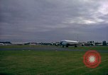 Standbild US-Präsidenten John F Kennedy's Flug abheben Wiesbaden Deutschland, 1963, aus Sekunde 3 historischem Filmmaterial Videoclip 65675034039