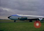 Standbild US-Präsidenten John F Kennedy's Flug abheben Wiesbaden Deutschland, 1963, aus Sekunde 12 historischem Filmmaterial Videoclip 65675034039