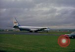 Standbild US-Präsidenten John F Kennedy's Flug abheben Wiesbaden Deutschland, 1963, aus Sekunde 14 historischem Filmmaterial Videoclip 65675034039