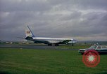 Standbild US-Präsidenten John F Kennedy's Flug abheben Wiesbaden Deutschland, 1963, aus Sekunde 15 historischem Filmmaterial Videoclip 65675034039
