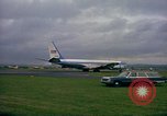 Standbild US-Präsidenten John F Kennedy's Flug abheben Wiesbaden Deutschland, 1963, aus Sekunde 16 historischem Filmmaterial Videoclip 65675034039