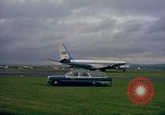 Standbild US-Präsidenten John F Kennedy's Flug abheben Wiesbaden Deutschland, 1963, aus Sekunde 18 historischem Filmmaterial Videoclip 65675034039
