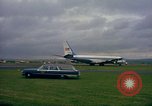 Standbild US-Präsidenten John F Kennedy's Flug abheben Wiesbaden Deutschland, 1963, aus Sekunde 19 historischem Filmmaterial Videoclip 65675034039