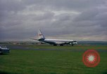 Standbild US-Präsidenten John F Kennedy's Flug abheben Wiesbaden Deutschland, 1963, aus Sekunde 21 historischem Filmmaterial Videoclip 65675034039