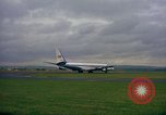 Standbild US-Präsidenten John F Kennedy's Flug abheben Wiesbaden Deutschland, 1963, aus Sekunde 22 historischem Filmmaterial Videoclip 65675034039