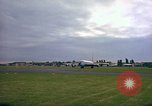Standbild US-Präsidenten John F Kennedy's Flug abheben Wiesbaden Deutschland, 1963, aus Sekunde 31 historischem Filmmaterial Videoclip 65675034039