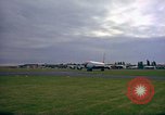 Standbild US-Präsidenten John F Kennedy's Flug abheben Wiesbaden Deutschland, 1963, aus Sekunde 33 historischem Filmmaterial Videoclip 65675034039