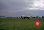 Standbild US-Präsidenten John F Kennedy's Flug abheben Wiesbaden Deutschland, 1963, aus Sekunde 36 historischem Filmmaterial Videoclip 65675034039