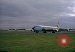 Standbild US-Präsidenten John F Kennedy's Flug abheben Wiesbaden Deutschland, 1963, aus Sekunde 39 historischem Filmmaterial Videoclip 65675034039