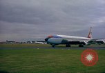 Standbild US-Präsidenten John F Kennedy's Flug abheben Wiesbaden Deutschland, 1963, aus Sekunde 40 historischem Filmmaterial Videoclip 65675034039