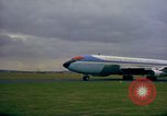 Standbild US-Präsidenten John F Kennedy's Flug abheben Wiesbaden Deutschland, 1963, aus Sekunde 42 historischem Filmmaterial Videoclip 65675034039