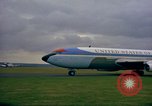 Standbild US-Präsidenten John F Kennedy's Flug abheben Wiesbaden Deutschland, 1963, aus Sekunde 44 historischem Filmmaterial Videoclip 65675034039