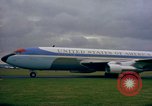 Standbild US-Präsidenten John F Kennedy's Flug abheben Wiesbaden Deutschland, 1963, aus Sekunde 45 historischem Filmmaterial Videoclip 65675034039