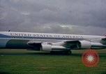 Standbild US-Präsidenten John F Kennedy's Flug abheben Wiesbaden Deutschland, 1963, aus Sekunde 46 historischem Filmmaterial Videoclip 65675034039