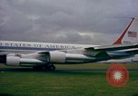 Standbild US-Präsidenten John F Kennedy's Flug abheben Wiesbaden Deutschland, 1963, aus Sekunde 47 historischem Filmmaterial Videoclip 65675034039