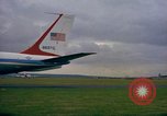 Standbild US-Präsidenten John F Kennedy's Flug abheben Wiesbaden Deutschland, 1963, aus Sekunde 50 historischem Filmmaterial Videoclip 65675034039