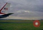 Standbild US-Präsidenten John F Kennedy's Flug abheben Wiesbaden Deutschland, 1963, aus Sekunde 51 historischem Filmmaterial Videoclip 65675034039