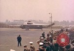 Standbild US-Präsident John F Kennedy eintrifft Kaserne Fliegerhorst Post Hanau Deutschland, 1963, aus Sekunde 3 historischem Filmmaterial Videoclip 65675034040
