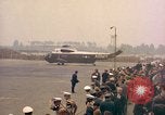 Standbild US-Präsident John F Kennedy eintrifft Kaserne Fliegerhorst Post Hanau Deutschland, 1963, aus Sekunde 10 historischem Filmmaterial Videoclip 65675034040