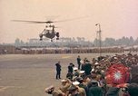 Standbild US-Präsident John F Kennedy eintrifft Kaserne Fliegerhorst Post Hanau Deutschland, 1963, aus Sekunde 13 historischem Filmmaterial Videoclip 65675034040
