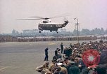 Standbild US-Präsident John F Kennedy eintrifft Kaserne Fliegerhorst Post Hanau Deutschland, 1963, aus Sekunde 16 historischem Filmmaterial Videoclip 65675034040