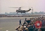 Standbild US-Präsident John F Kennedy eintrifft Kaserne Fliegerhorst Post Hanau Deutschland, 1963, aus Sekunde 17 historischem Filmmaterial Videoclip 65675034040