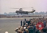 Standbild US-Präsident John F Kennedy eintrifft Kaserne Fliegerhorst Post Hanau Deutschland, 1963, aus Sekunde 19 historischem Filmmaterial Videoclip 65675034040