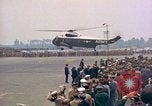 Standbild US-Präsident John F Kennedy eintrifft Kaserne Fliegerhorst Post Hanau Deutschland, 1963, aus Sekunde 21 historischem Filmmaterial Videoclip 65675034040
