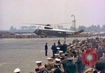 Standbild US-Präsident John F Kennedy eintrifft Kaserne Fliegerhorst Post Hanau Deutschland, 1963, aus Sekunde 25 historischem Filmmaterial Videoclip 65675034040