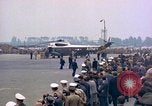 Standbild US-Präsident John F Kennedy eintrifft Kaserne Fliegerhorst Post Hanau Deutschland, 1963, aus Sekunde 33 historischem Filmmaterial Videoclip 65675034040
