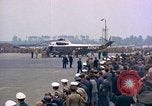 Standbild US-Präsident John F Kennedy eintrifft Kaserne Fliegerhorst Post Hanau Deutschland, 1963, aus Sekunde 34 historischem Filmmaterial Videoclip 65675034040
