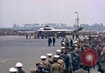 Standbild US-Präsident John F Kennedy eintrifft Kaserne Fliegerhorst Post Hanau Deutschland, 1963, aus Sekunde 37 historischem Filmmaterial Videoclip 65675034040