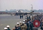 Standbild US-Präsident John F Kennedy eintrifft Kaserne Fliegerhorst Post Hanau Deutschland, 1963, aus Sekunde 38 historischem Filmmaterial Videoclip 65675034040