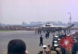 Standbild US-Präsident John F Kennedy eintrifft Kaserne Fliegerhorst Post Hanau Deutschland, 1963, aus Sekunde 46 historischem Filmmaterial Videoclip 65675034040