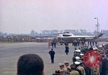 Standbild US-Präsident John F Kennedy eintrifft Kaserne Fliegerhorst Post Hanau Deutschland, 1963, aus Sekunde 48 historischem Filmmaterial Videoclip 65675034040