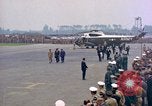 Standbild US-Präsident John F Kennedy eintrifft Kaserne Fliegerhorst Post Hanau Deutschland, 1963, aus Sekunde 55 historischem Filmmaterial Videoclip 65675034040