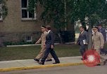 Standbild US-Präsident John F Kennedy auf Terrasse Service Club Kaserne Fliegerhorst Post Hanau Deutschland, 1963, aus Sekunde 6 historischem Filmmaterial Videoclip 65675034041