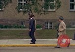 Standbild US-Präsident John F Kennedy auf Terrasse Service Club Kaserne Fliegerhorst Post Hanau Deutschland, 1963, aus Sekunde 9 historischem Filmmaterial Videoclip 65675034041