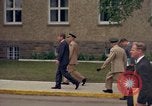 Standbild US-Präsident John F Kennedy auf Terrasse Service Club Kaserne Fliegerhorst Post Hanau Deutschland, 1963, aus Sekunde 12 historischem Filmmaterial Videoclip 65675034041