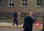 Standbild US-Präsident John F Kennedy auf Terrasse Service Club Kaserne Fliegerhorst Post Hanau Deutschland, 1963, aus Sekunde 13 historischem Filmmaterial Videoclip 65675034041
