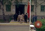 Standbild US-Präsident John F Kennedy auf Terrasse Service Club Kaserne Fliegerhorst Post Hanau Deutschland, 1963, aus Sekunde 36 historischem Filmmaterial Videoclip 65675034041